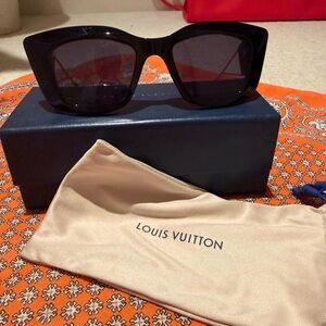 Louis Vuitton Elegant Black Sunglasses